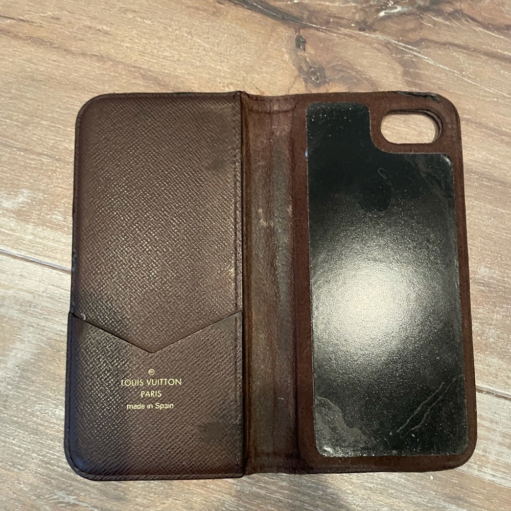 Louis Vuitton iPhone 7 Case w/ Cloth & Box - Picture 5 of 5